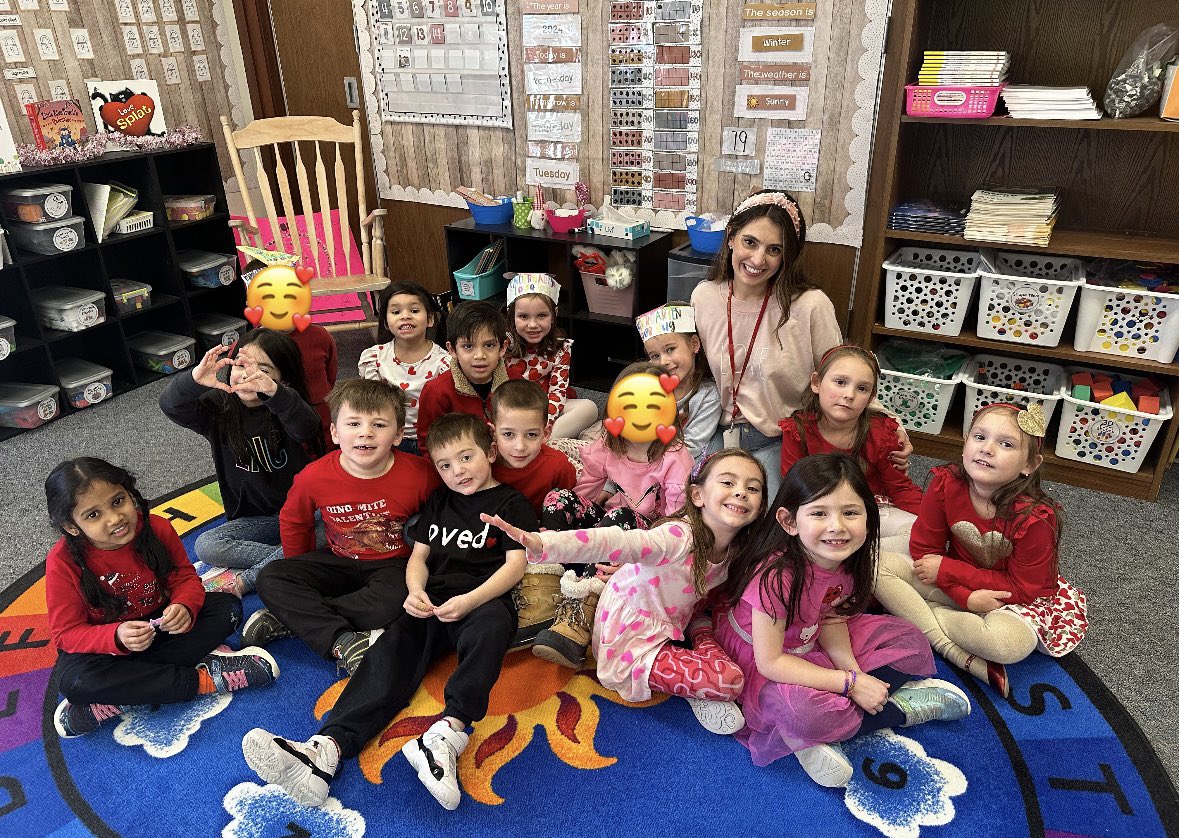 mrsroddykinder's tweet photo. Happy V Day from me and my little love bugs 💌❤️ https://t.co/FlqLoAdAPn
