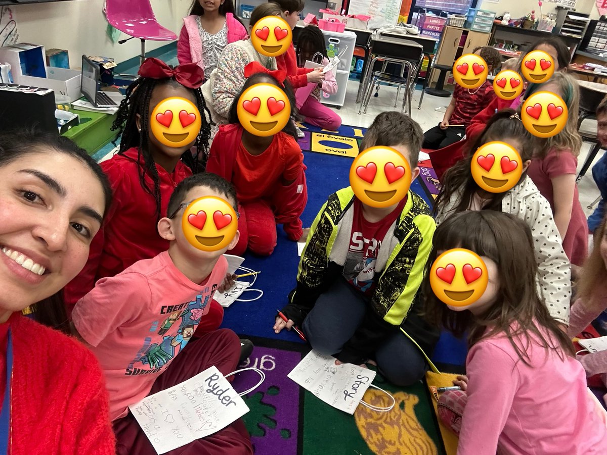 andrea_boada's tweet photo. Valentine’s Day with my kids. Enjoy writing the best of everyone ❤️❤️ @ParticipateLrng #UnitingOurWorld https://t.co/HryjU3c76s
