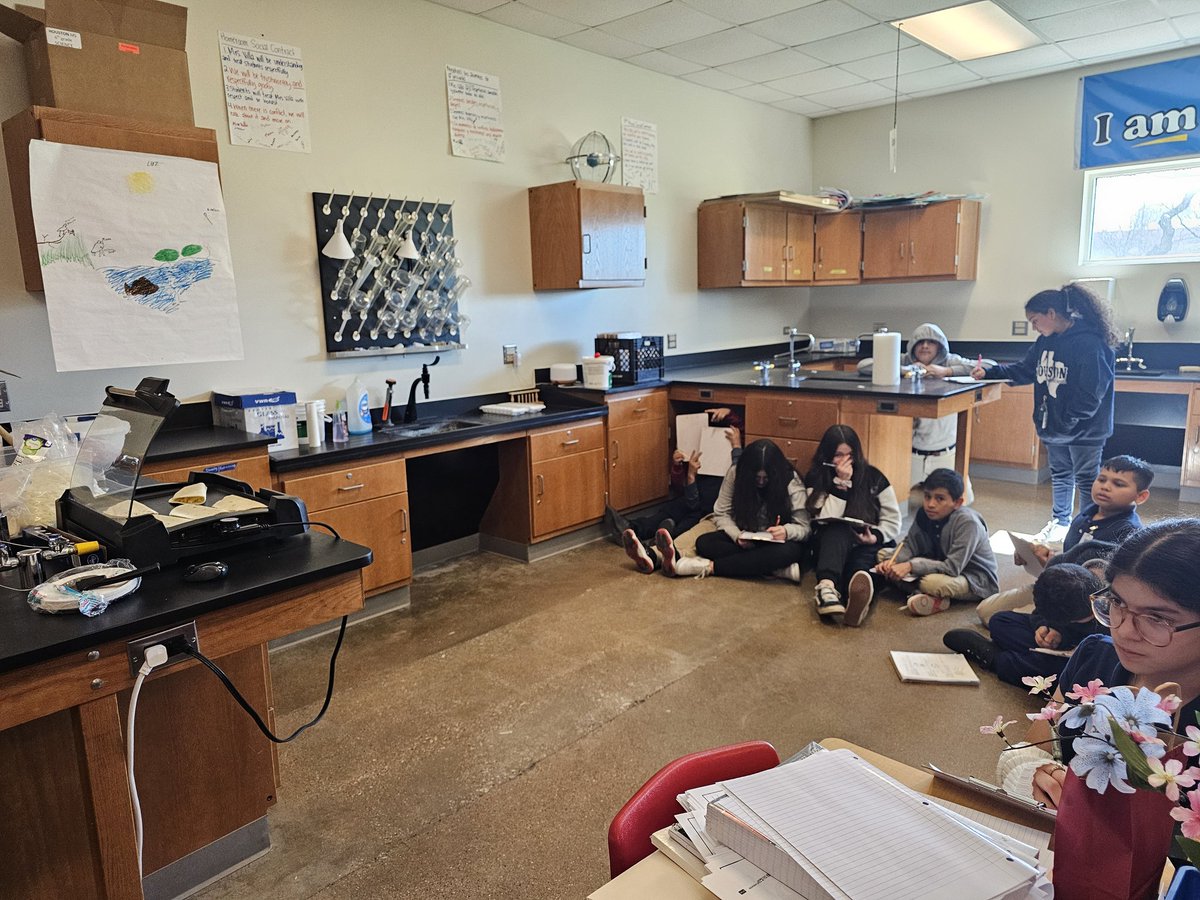 villa_sci's tweet image. Was it totally cheesy 🧀  that I made my students sit and write a CER about conduction while they watched me make them quesadillas? 😄 
#SamSide #HoustonScience #ThermalEnergy #WritingSkills