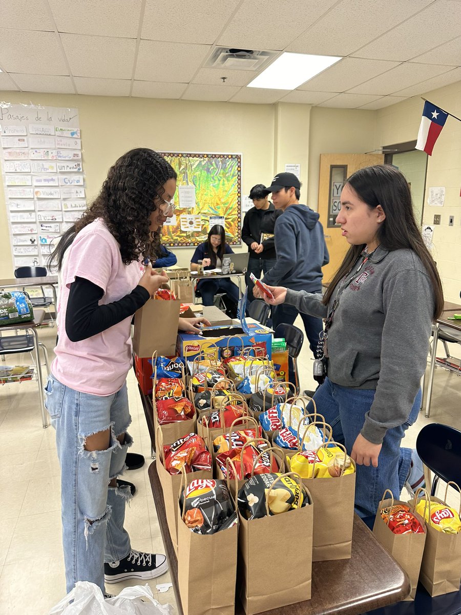 Thank you to the Brennan Sociedad Honoraria Hispánica for making our custodial and food service staff happy with Valentine’s Day Goody bags.