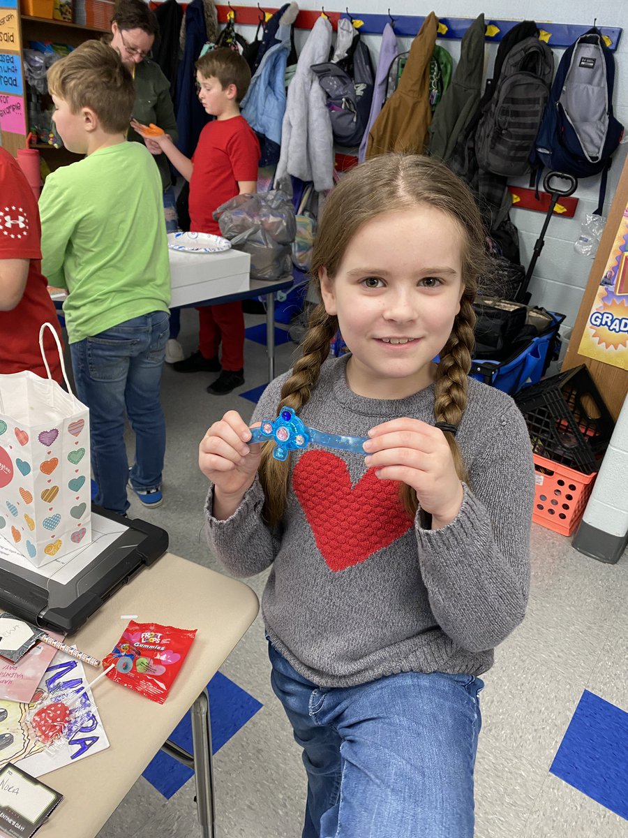 kastreib's tweet photo. Third grade Valentine’s Day party was super fun today! @brooklyn_stem https://t.co/ZhHeQEkRC3