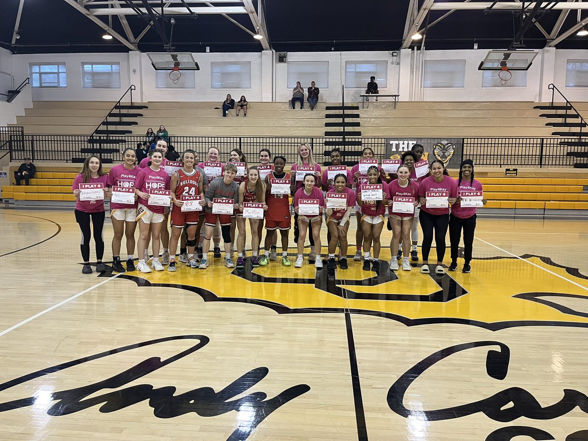 BravesAthletics's tweet photo. Members of the @OUBravesWBB and @MAC_Bulldogs honored who they are playing for in the 𝐏𝐥𝐚𝐲 𝟒 𝐊𝐚𝐲 game❗️

#BraveNation https://t.co/rCtpyZIhvi