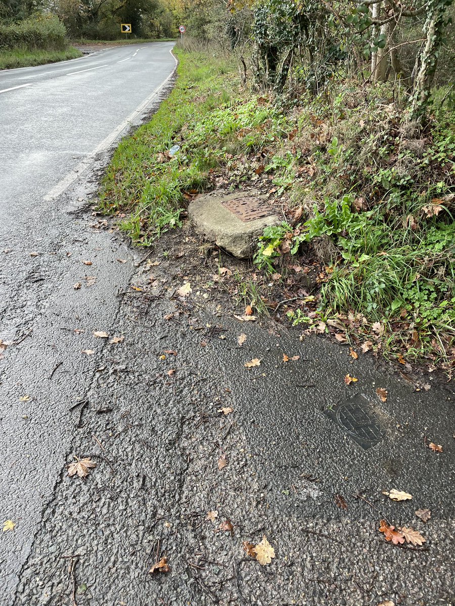 Gockwell's tweet photo. Shame on you #thameswater . 8 months waiting and all you do is make things worse. Traffic lights for 3 days just to change a manifold cover. Pathetic excuse of a company. Still no resolution to you trespassing on our property. https://t.co/ZSDCbnY3pB