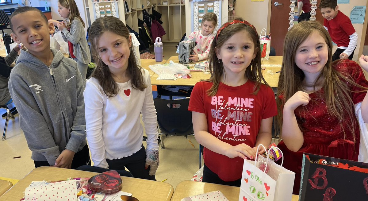 Miss Hanney tweet media