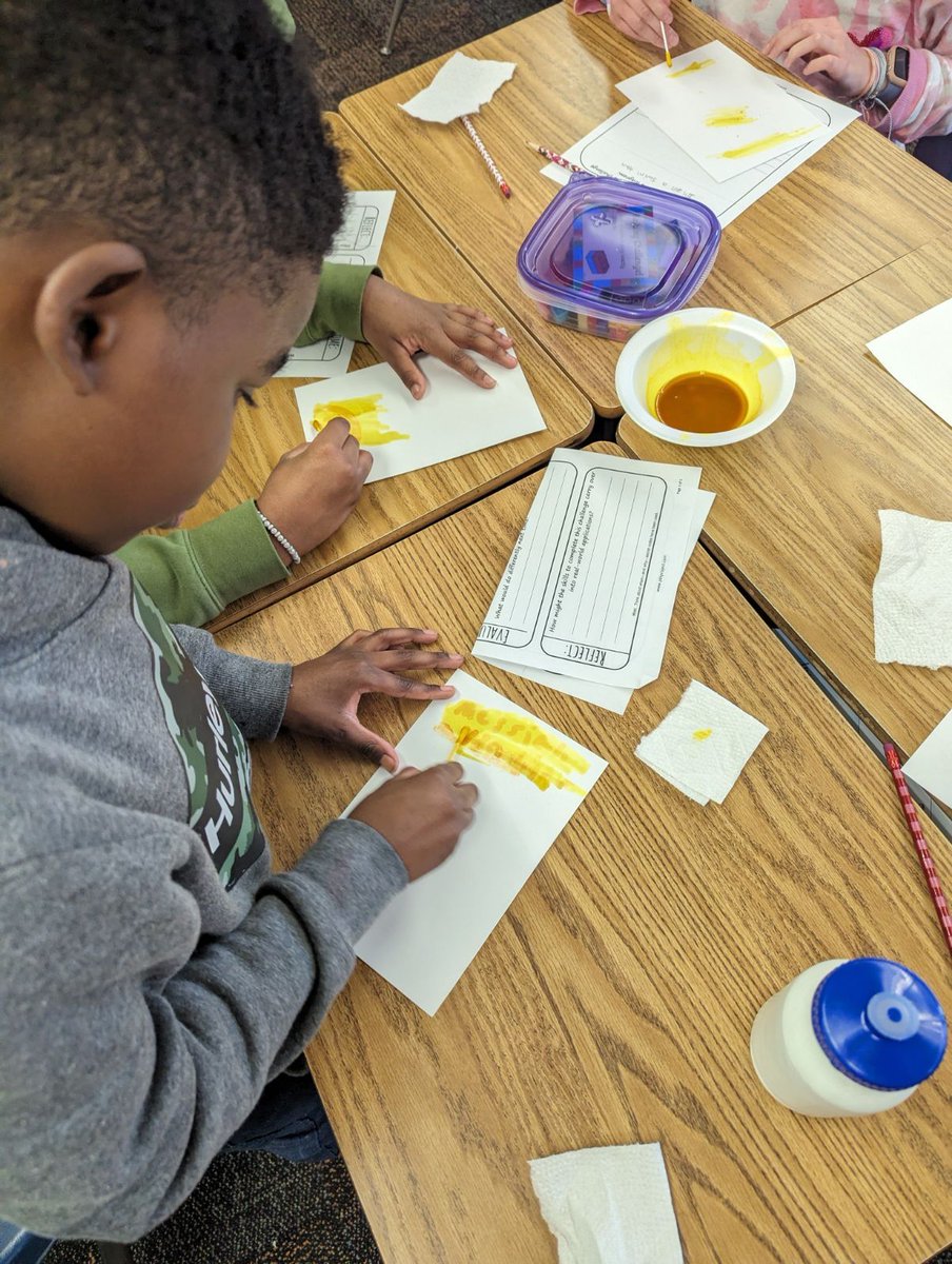 SMFSchools's tweet photo. Lakeview's STEAM club started today where students made invisible ink to introduce themselves to new friends. To find out their names, students used a  solution to reveal the message. How cool! https://t.co/WTaoIuI3KO