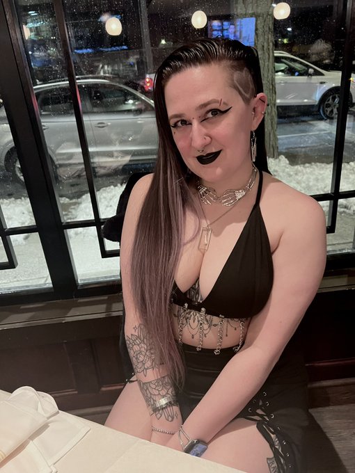 POV: we&rsquo;re on a Valentine&rsquo;s Date and you just started infodumping about your latest hyperfixation. What