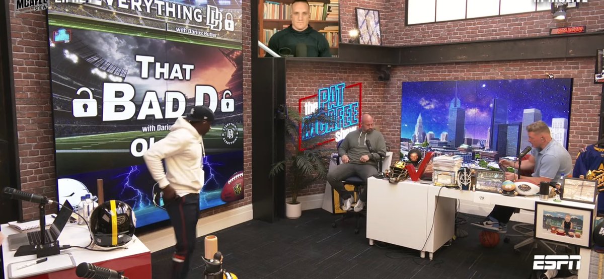 tahp27's tweet image. Just noticed the locks were open on “That Bad D” graphic from #EverythingDB 😂🤣 shoutout @dirdygirdy