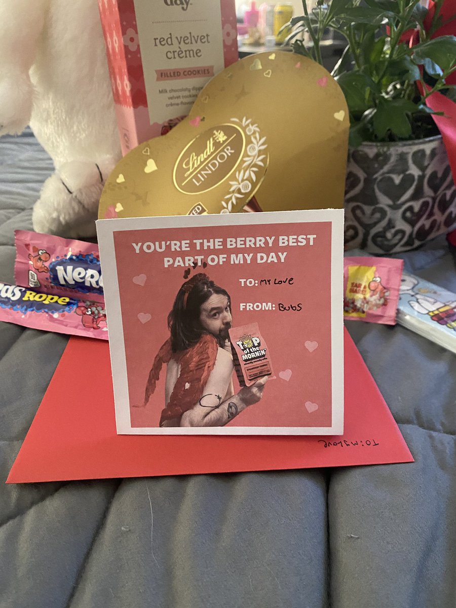 MazapanFox's tweet photo. Came home to find @Jacksepticeye in my Valentine’s Day presents… my husband is the best ♥️ https://t.co/WIzL6WgkGj