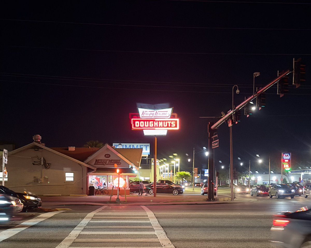 StephenDCrowder's tweet photo. That #HotLight in Daytona was calling to us but we said our hearts belong to @KrispyKremeGNV !!
#HappyValentinesDay 
#RoadToDaytona 
#GoGators 🐊🍩🔶🔷 https://t.co/8d65gcaUfB