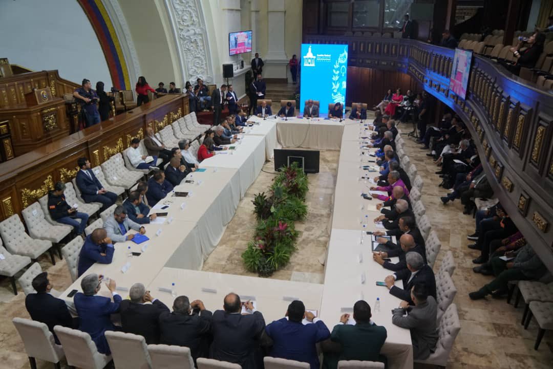 Estamos finalizando la séptima jornada de diálogo nacional para la construcción del calendario electoral para las presidenciales 2024.

Debatimos con más de 41 organizaciones políticas y movimientos sociales del país, lo que representa el 97% de todos los partidos políticos