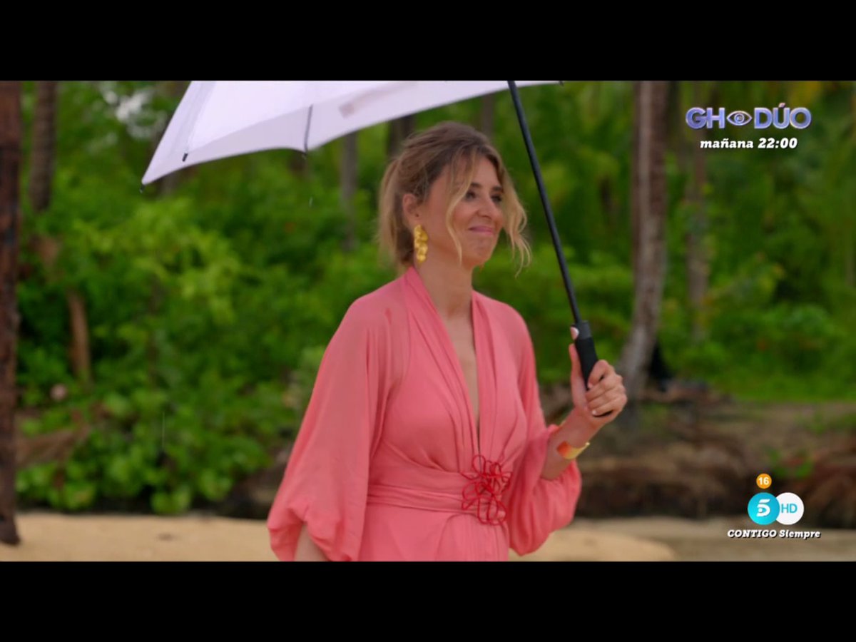 Sandra mirando a Niko nos representa a todas #LaIslaDeLasTentaciones7