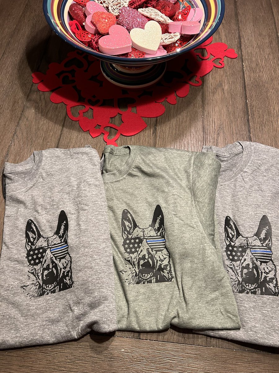 Love4PoliceDogs's tweet image. K9 fam, please help me welcome Holly!She’s graciously donated shirts for giveaways from her small business &amp;amp; I convinced her to make an account. There will be custom shirts in the future so please follow her &amp;amp; show her some love @K9BLD 
Thank you! #OPLive etsy.com/shop/K9BlueLin…