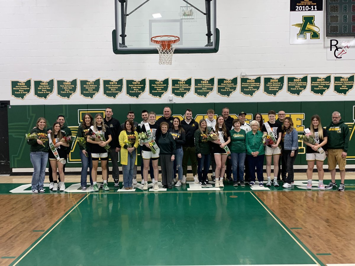 SteelePrincipal's tweet photo. Congratulations to our Six Sensational Seniors on their special evening!! 
#SeniorNight 
#JobWellDoneLadies 

🏀🏀🏀🏀🏀🏀 https://t.co/UdzOMOqBtk