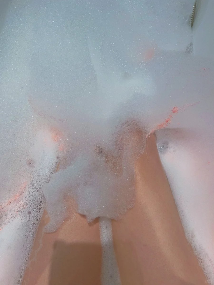 SportskiNovosti's tweet photo. 🛀Taking a bath before going to bed helps us sleep well🧼🤍❤️The beautiful angel from the rose pond 😅 https://t.co/H3S0uUDc50