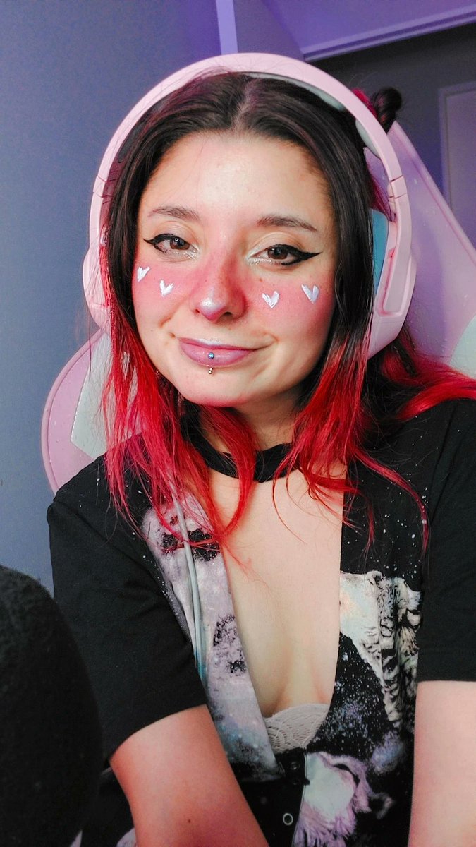 Especial del amor nwn pasen a ver las confesiones del chat y míos en este día feliz y triste para algunos uwu (me incluyo uwu) twitch.tv/carowiza