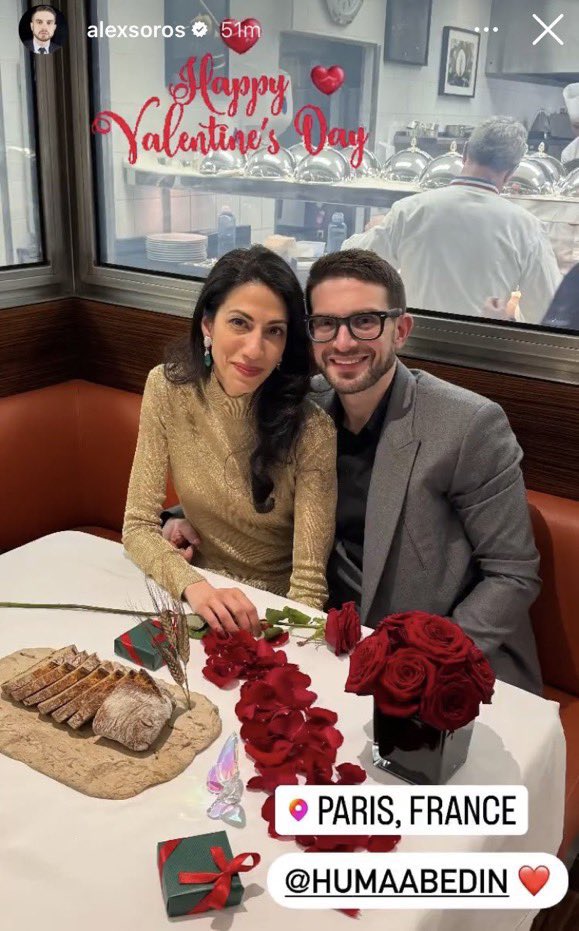 KimDotcom's tweet image. Hillary’s cleaner is now dating Hillary’s bank account 🤣🤣🤣