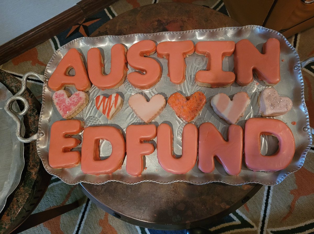 Oh how I love the @AustinEdFund and the support it provides to teachers, students, & parents! Show some love this Valentine's Day to an @AustinISD school or general fund by clicking on this link austinedfund.org/ways-to-give/d… And thanks Lindsay for making these delicious cookies!