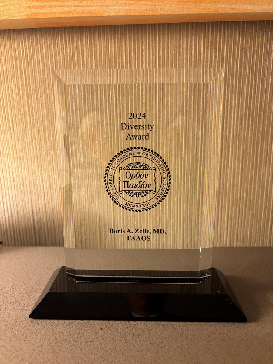 Feeling very honored to receive the 2024 Diversity Award from the American Academy of Orthopaedic Surgeons (AAOS). Great recognition for my research on health disparities as well as mentoring students, residents, and fellows from a diverse background. Very grateful to the AAOS!