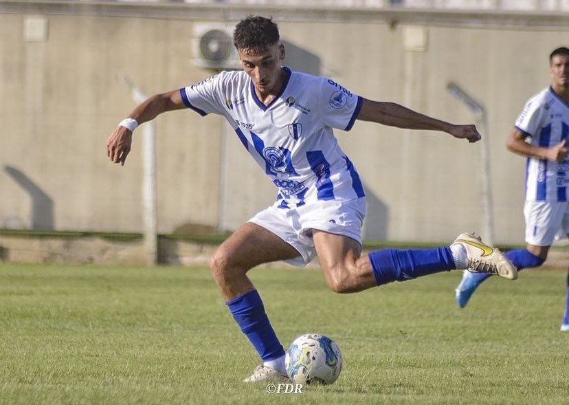 ramisoria18's tweet photo. 🤝🔵⚪️// Axel Prado jugará en Cerro Largo.

Mañana pondrá la firma y se suma a los dirigidos de Bruno Silva. https://t.co/qFG9J6w1Ak