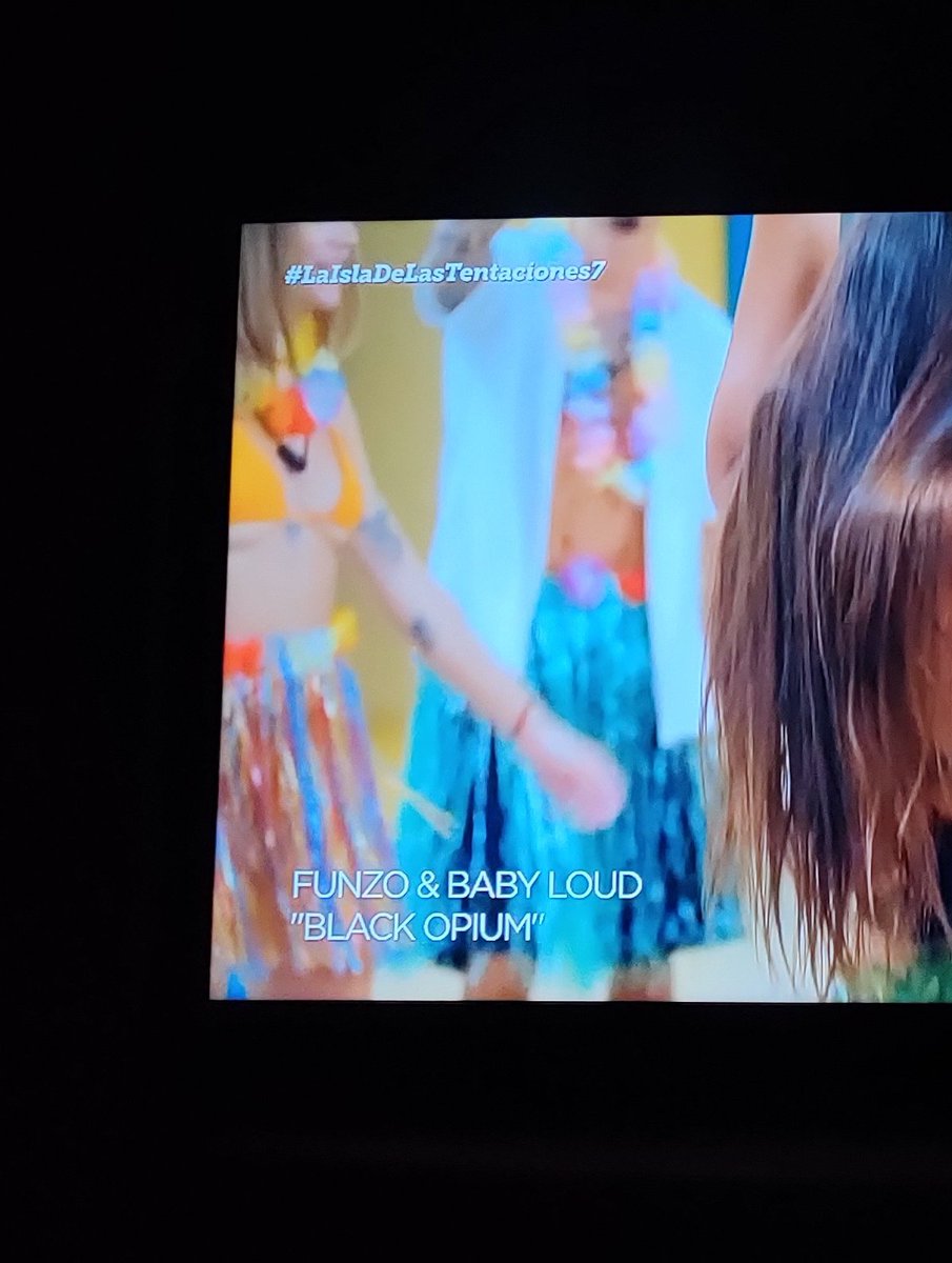 carmeenmarinn's tweet photo. la isla de las tenciones le acaba de filtrar un tema del disco que aún no ha salido a funzo y baby loud, espectacular https://t.co/dnUMFLMkL4