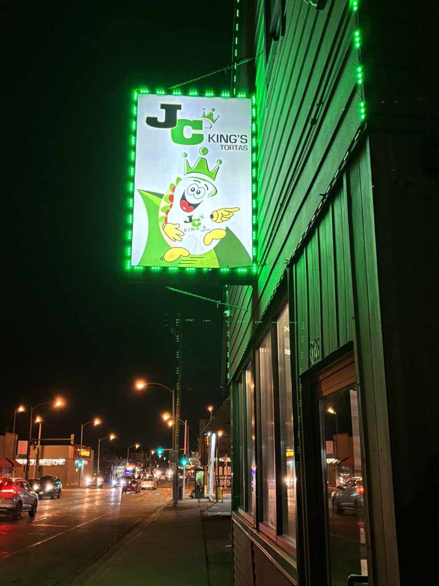 JCastleFilm's tweet photo. Real ones know this the best spot in #Milwaukee 💚 https://t.co/658mLPbQPb