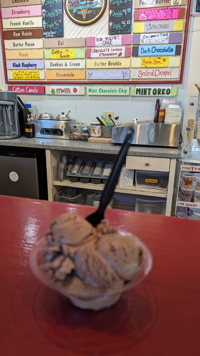 Short Lane Ice Cream Co. 📍 Gloucester VA 📍 Chocolate covered strawberry ice cream 🥰🥰