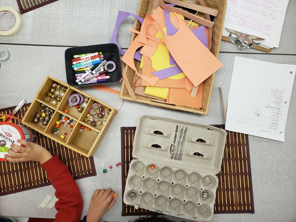 rjlee_ps's tweet photo. KGC is exploring music and rhythm! They even made their very own homemade musical instruments! 🥁🪘🎸🔔 🎵 #RJLeeProud @bkilby1 @kindieroom103 @LLSarbadhikari @PeelSchools  @pdsbarts https://t.co/VhDGEGRHs3