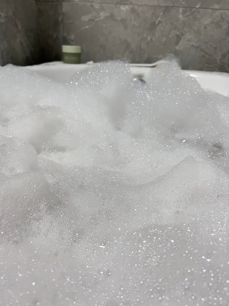 rupertdenoga's tweet photo. 🛁 Bathing with milk also improves the skin😍 https://t.co/FGZCCVm9qP