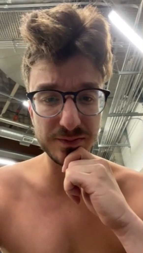 jigglypecs's tweet photo. Me after a goood meal 🌭🥗🥘 #shirtsoffforbongle #itsgettinhotinhere #sotakeoffallyourclothes https://t.co/D888jVEPVg