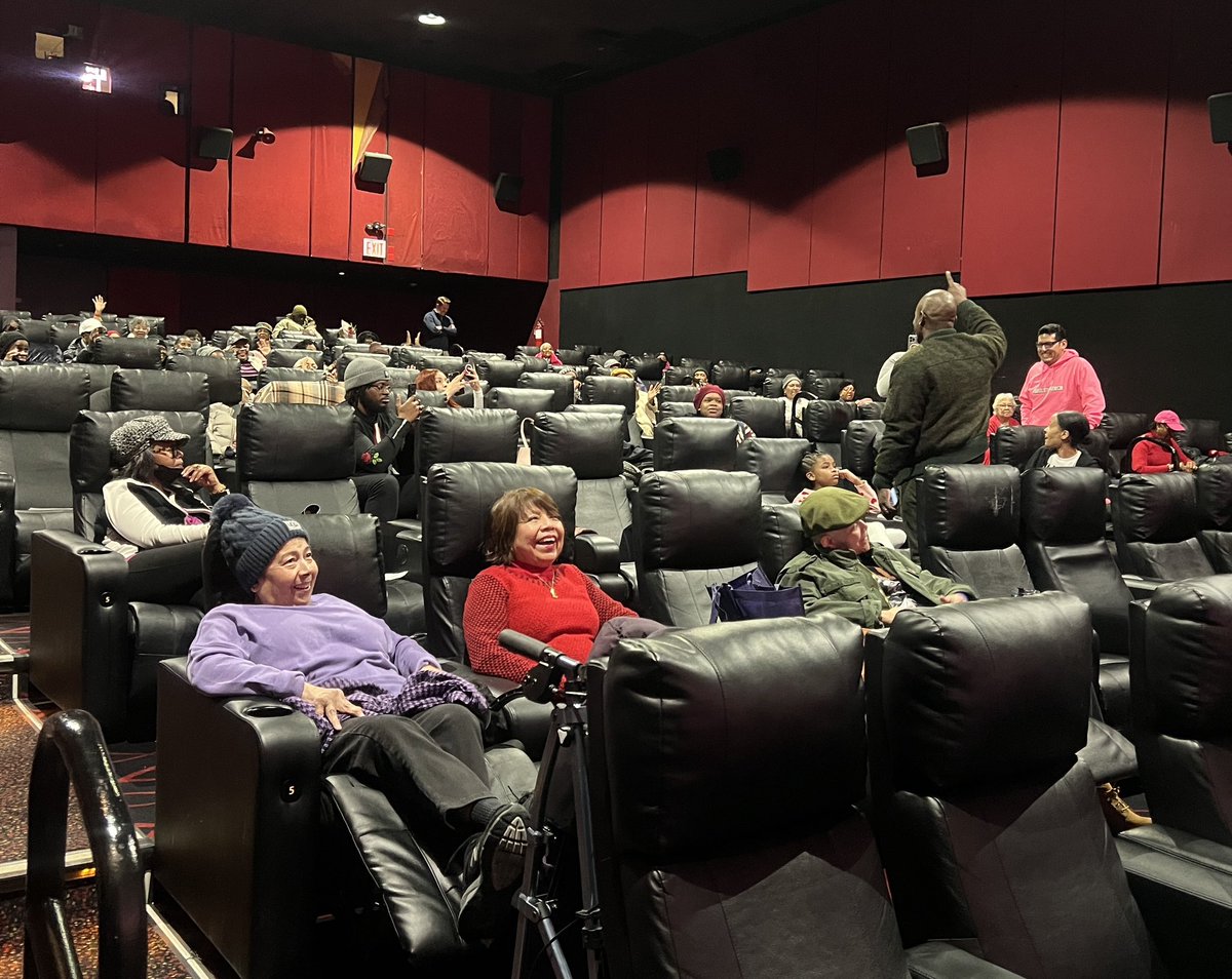 jamaaltbailey's tweet photo. The #BaileyBunch teamed up with @CMKevinCRiley, #TeamRiley, @RepAOC, and @mikebenedetto82 to spread some love with a movie night for our seniors featuring ‘Bob Marley: One Love’. Amazing tribute to a music legend celebrating the power of love and music to bring people together! https://t.co/ibvJvWFRzS