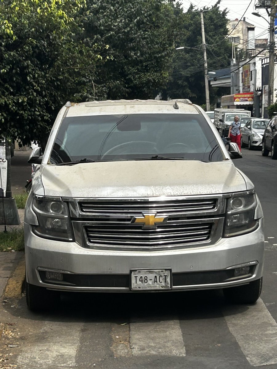 Ro_MonteroC's tweet photo. @AlcaldiaMHmx  necesito su apoyo, en calle primero de mayo esquina con héroes de padierna esta repleto de autos confiscados por la fiscalía, más de 7 unidades. Y utilizan la calle de corralón. Necesitamos que se quiten esos autos y camión de la calle. https://t.co/lZUViVh0sl