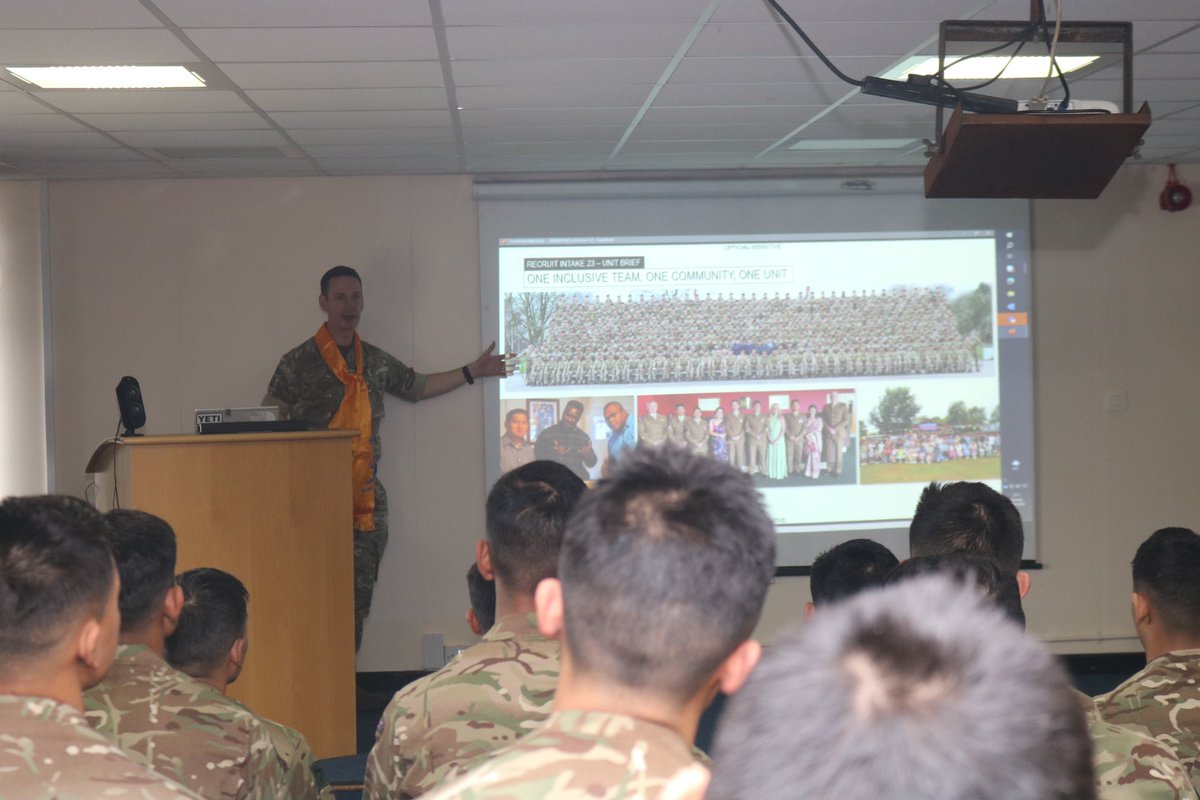 RHQ QG SIGNALS welcomed CO 1 Sig Regt, 3 Sig Regt, 22 Sig Regt and OC 247 Gurkha Sig Sqn representing CO 16 Sig Regt in the RHQ QG SIGNALS with a special focus on Recruit Intake 2023 Trainees. RI23 Induction team briefed their trg progress and COs gave insight of their unit.