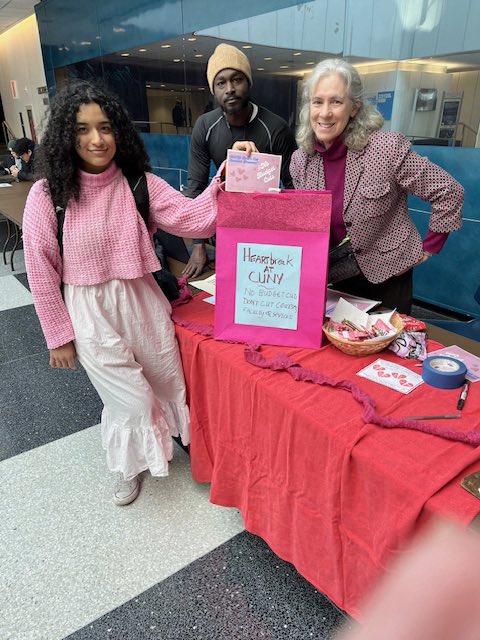 avsqz's tweet photo. This Valentine's Day, let's show some love for uninterrupted learning, demand #AdjunctJobSecurity, and secure a brighter future for @CUNY students.❤️ @ChancellorCUNY #DontCutStudentDreams💔
Beautiful jjay table today! @psc_cuny showing appreciation for adjunct faculty today! https://t.co/aEXurbNeI9