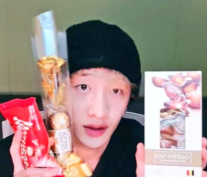 StrayKidsBrasil's tweet photo. 「 #RANDOM • 14.02.24 」
TÓPICO SENSÍVEL! Há 3 anos atrás, nós tivemos um encontro com o Bang Chan no dia dos namorados através do Chan's Room 😭💕

@Stray_Kids #StrayKids #스트레이키즈 https://t.co/j3DoDsDYo5