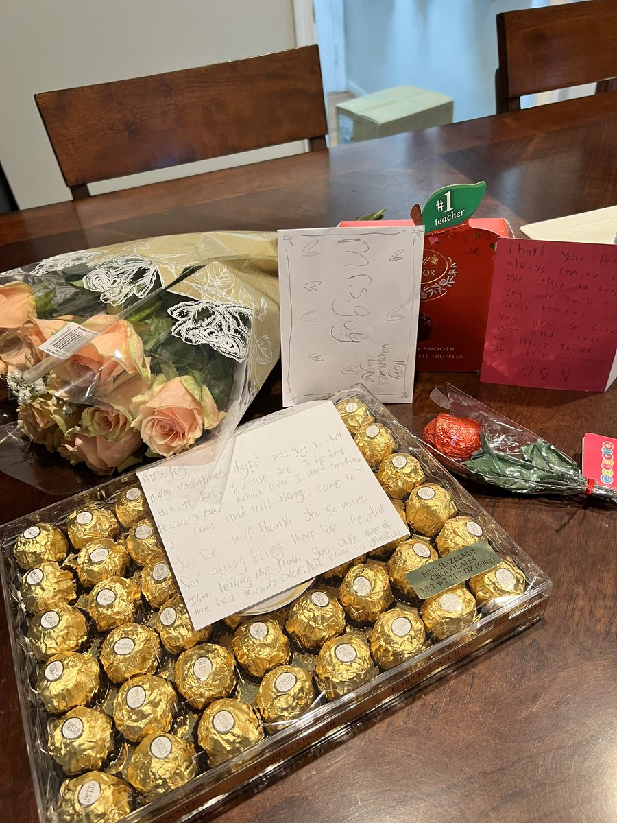 lynnewguy's tweet photo. Feeling so loved today! Thank you to our PTA for the delicious lunch and to our thoughtful students and their families for all the heartfelt  notes and goodies. https://t.co/TkYwR5De3R