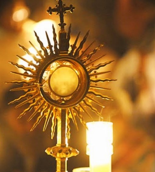 Israhel07's tweet image. Alabado sea el Santísimo Sacramento del Altar