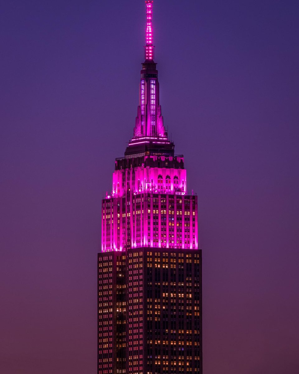 Happy Valentine's Day ❤️

Text CONNECT to 274-16 to get alerts on our Lights! 

 Watch tonight's lighting here: esbo.nyc/xm5

📷: 718mango/IG