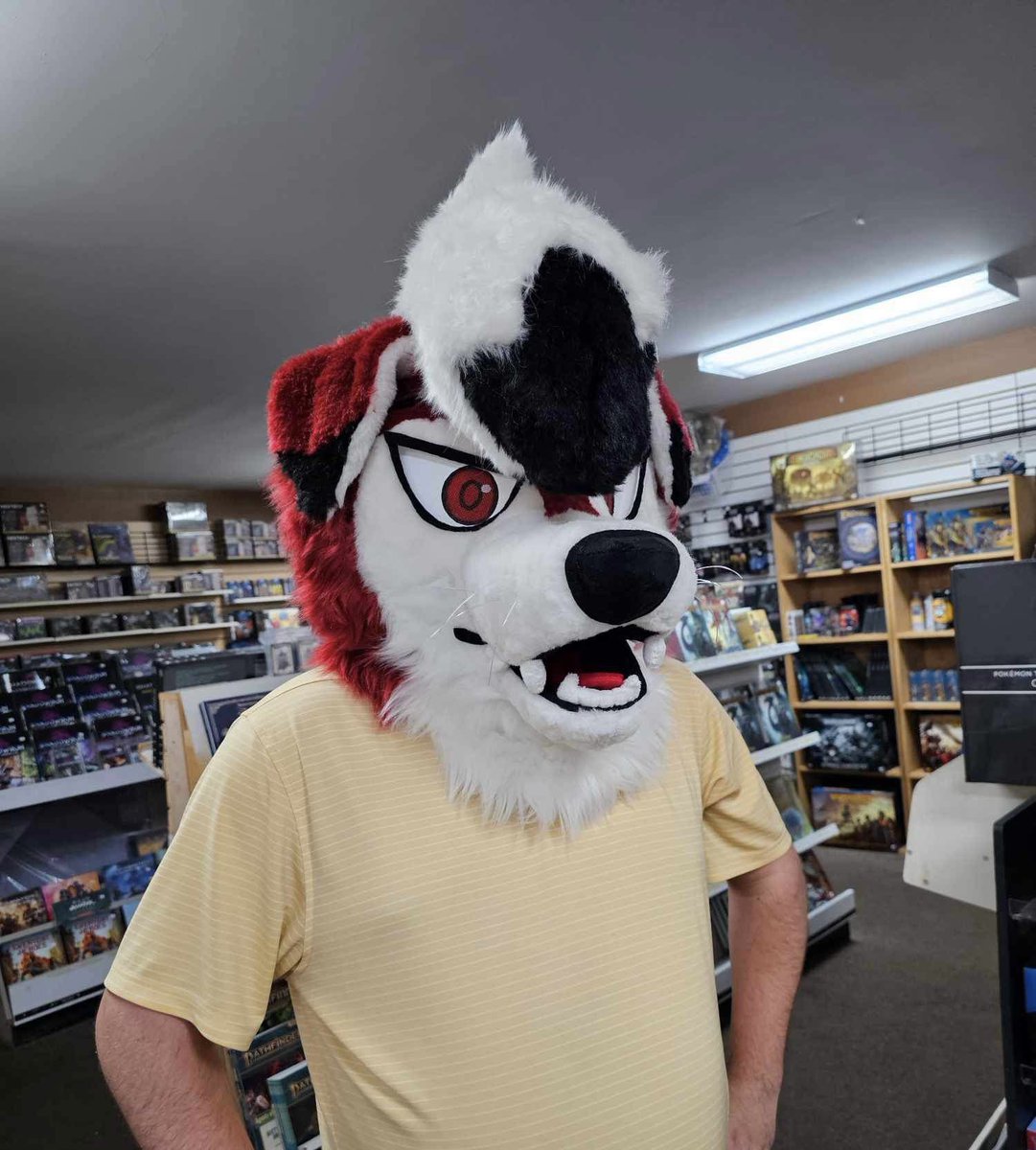 Vapathelycanroc's tweet photo. Lycanroc! I got my new fursuit head just in time for FWA. @ElocinNakamoto did an amazing job making this for me. I’m happy on how it turned out. https://t.co/L9ddxTmnG7