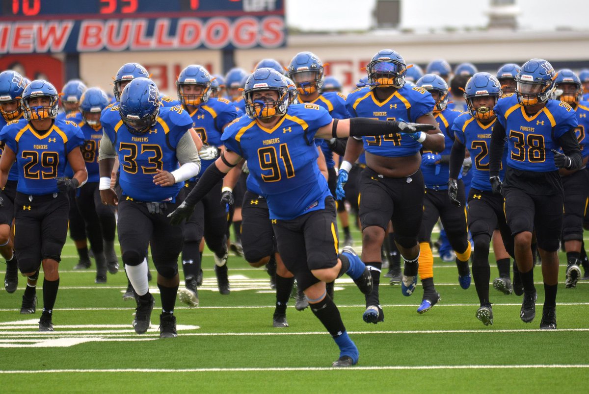 Cam_Saunders2's tweet photo. After a great conversation with @nickquinterowbu I’m blessed to say that I have received an offer from Wayland Baptist university @WBUFootball https://t.co/fJK1LQMgQ5