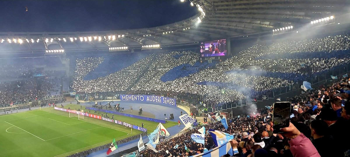 Lazio_Land's tweet photo. Laziali tifo's, unmatched in Italy! 
#LazioBayern #UCL 💙🦅 https://t.co/0inNva0BZt