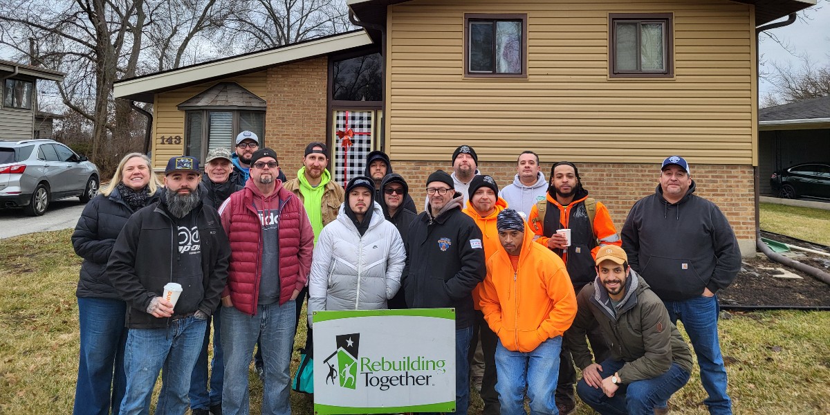 MidAmCarpenters's tweet image. #Local10 teamed up with @RTMetroChicago last weekend to take care of some residential upgrades for Veterans and senior citizens in the Forest Park area. Our members were proud to donate their time to make safety upgrades and improve the mobility for these Illinois residents.