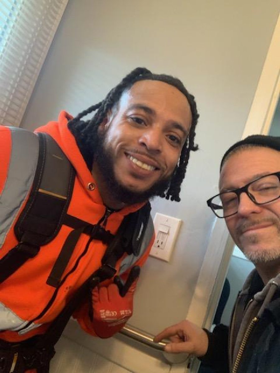 MidAmCarpenters's tweet image. #Local10 teamed up with @RTMetroChicago last weekend to take care of some residential upgrades for Veterans and senior citizens in the Forest Park area. Our members were proud to donate their time to make safety upgrades and improve the mobility for these Illinois residents.