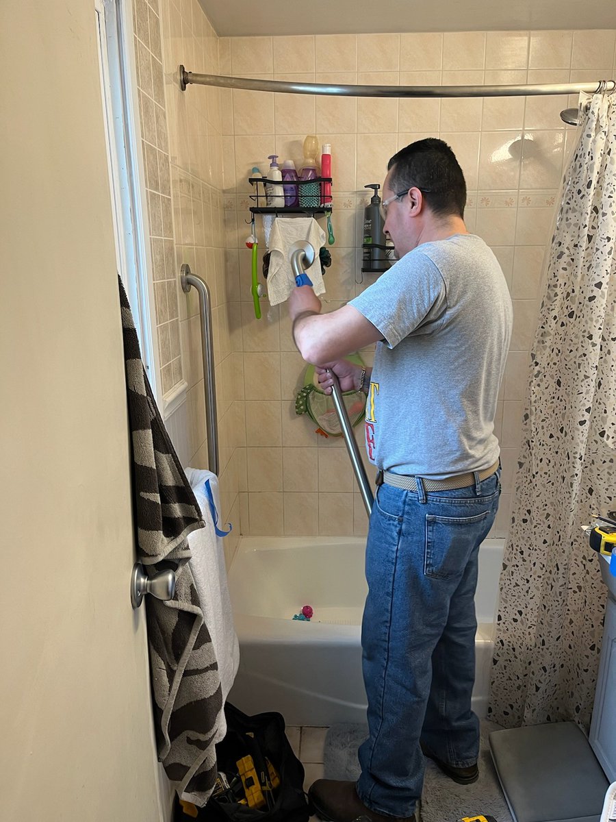 MidAmCarpenters's tweet image. #Local10 teamed up with @RTMetroChicago last weekend to take care of some residential upgrades for Veterans and senior citizens in the Forest Park area. Our members were proud to donate their time to make safety upgrades and improve the mobility for these Illinois residents.