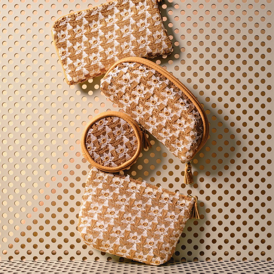 24春夏新作は大人気シーズンタオルハンカチのレースを使用した雑貨に