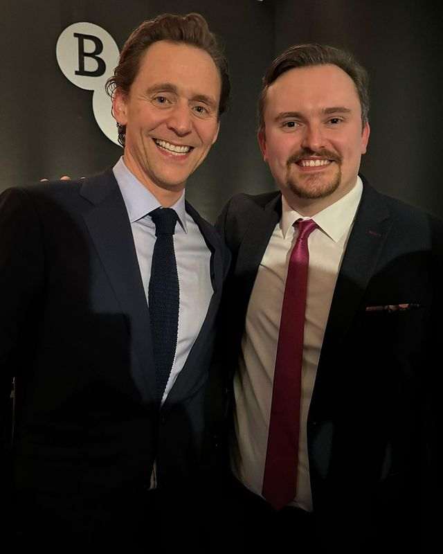 Nueva foto‼️

Tom el día de hoy en la cena anual de becas del BFI, en honor a Christopher Nolan, en el Hotel Rosewood de Londres.

📷: mrliamedwards_
#TomHiddleston #Hiddleston #Hiddlescontent #Hiddlesfan #Hiddlestoners