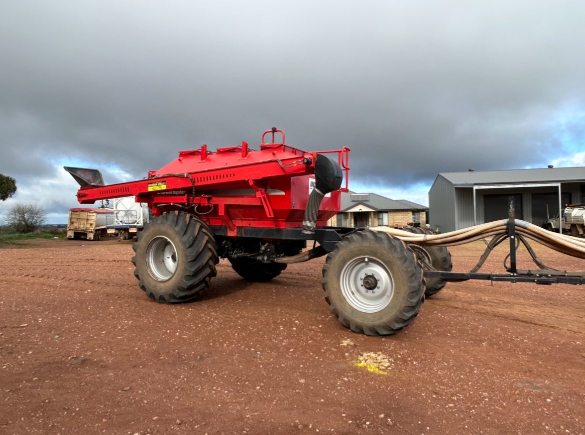 Selling our 2017 Bagshaw  11000L 3 Bin, excellent condition, selling due to upsize and changing to Liquid. Asking $160K. 0400345032

farmmachinerysales.com.au/items/details/…
