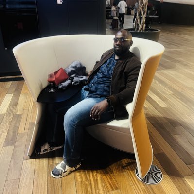 #NewProfilePic   Si vous ne like  pas mes tweets je ferais de même avec vos tweets aimons nous vivants!