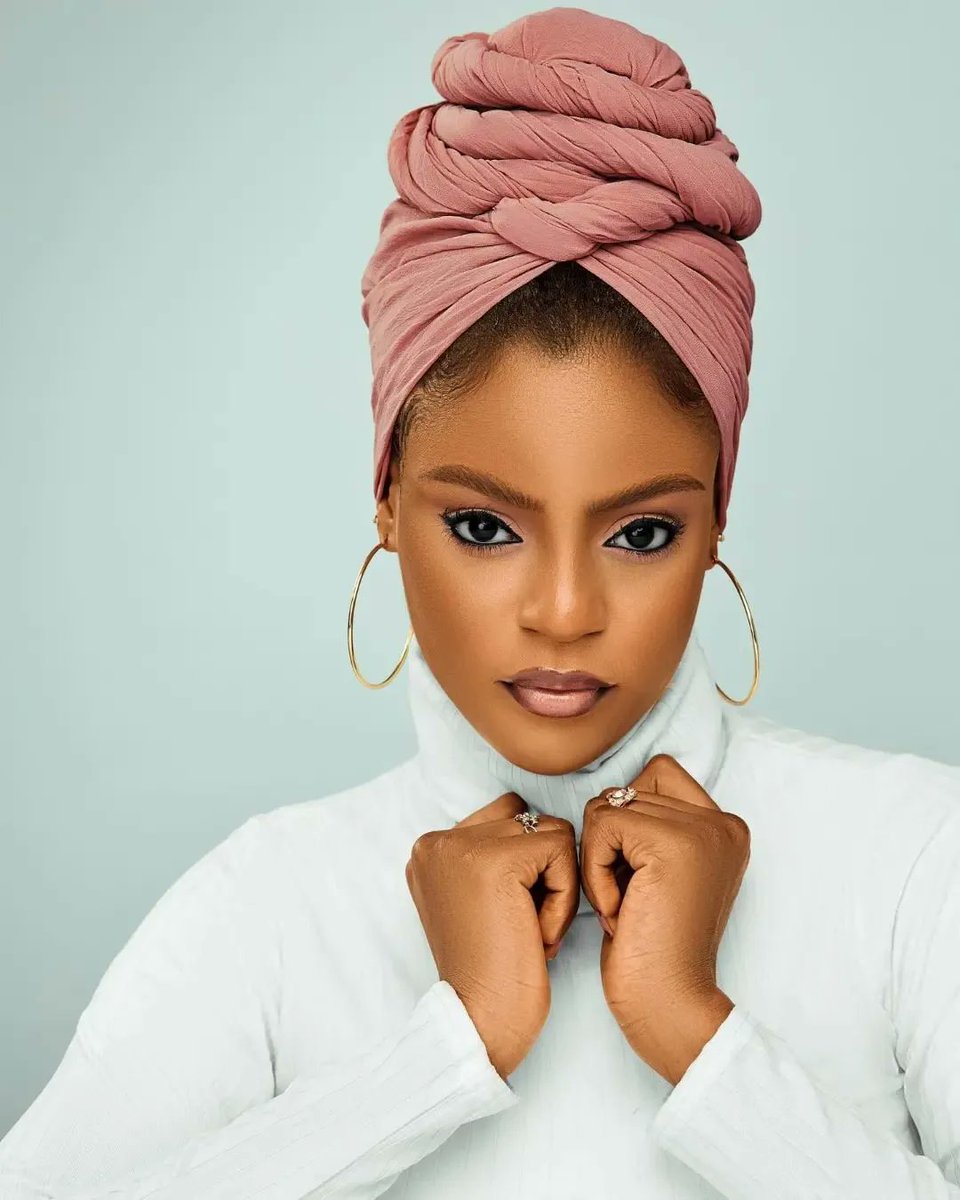 modadatabase's tweet photo. Steeped in elegance, _t_e_e_m_a_ personifies timeless beauty and grace.
MUA: @bibah_beautymakeover
Headwrap: @bibahsheadwrap
Muse: _t_e_e_m_a_
Photographer: @libertypicture
#TimelessBeauty #Elegance #HeadwrapStyle #PortraitMood #BeautyShoot #CampusSnap #MUA #FashionPhotography https://t.co/dETOB0DLlQ