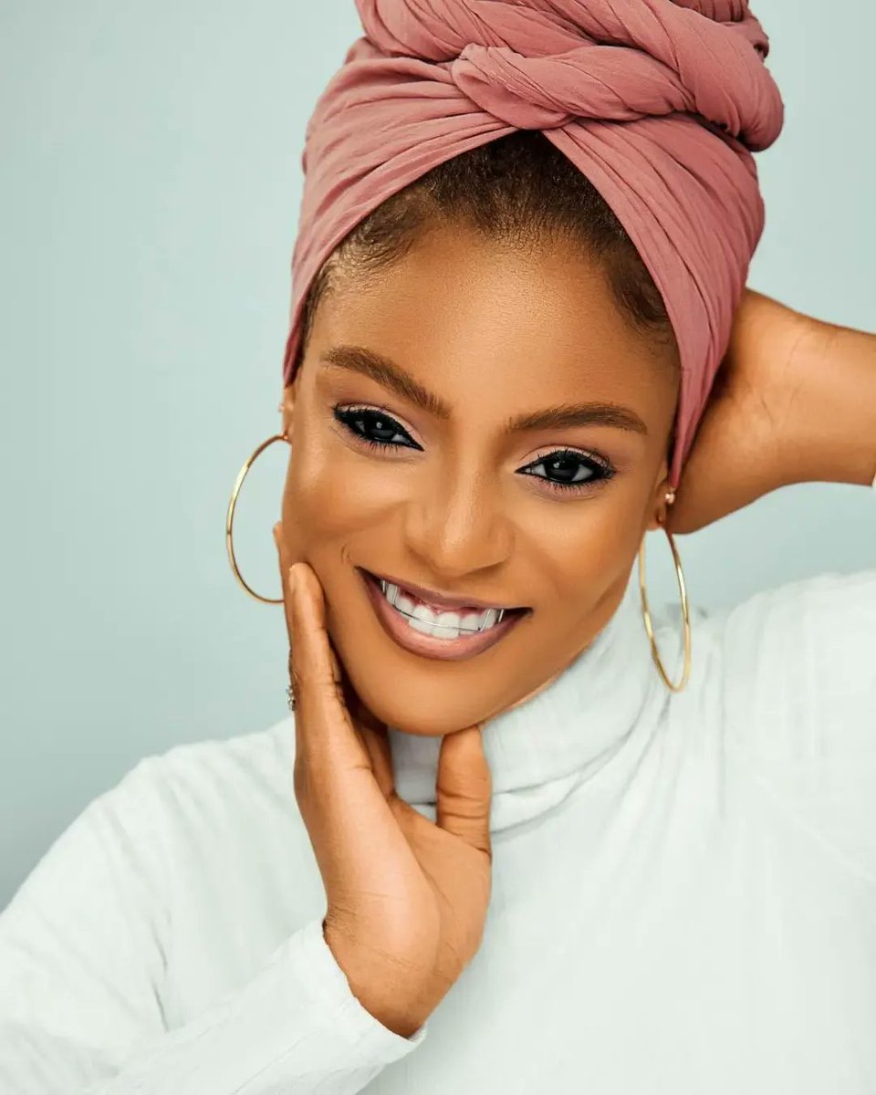 modadatabase's tweet photo. Steeped in elegance, _t_e_e_m_a_ personifies timeless beauty and grace.
MUA: @bibah_beautymakeover
Headwrap: @bibahsheadwrap
Muse: _t_e_e_m_a_
Photographer: @libertypicture
#TimelessBeauty #Elegance #HeadwrapStyle #PortraitMood #BeautyShoot #CampusSnap #MUA #FashionPhotography https://t.co/dETOB0DLlQ