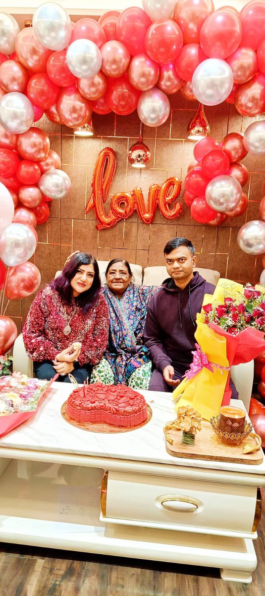 Sgautam9999's tweet photo. Engagement Anniversary https://t.co/t8ociYuIx7